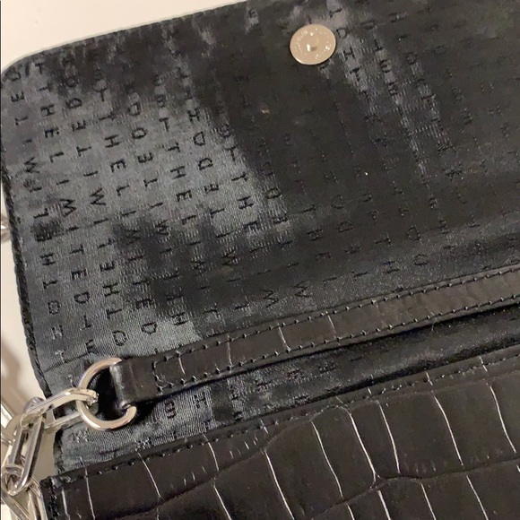Leather croc texture bag with chain strap - Picture 3 of 5